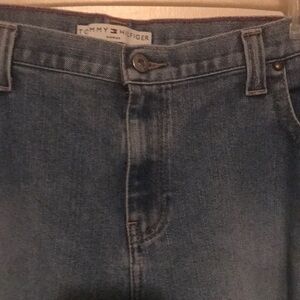 Tommy Hilfiger..denim capris..comfy no stretch..EUC